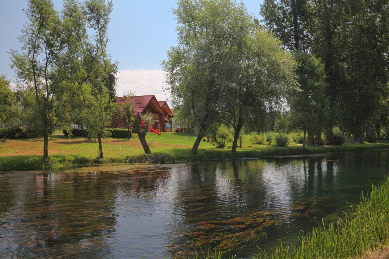 Riverside Apartments Otočac Buitenkant foto