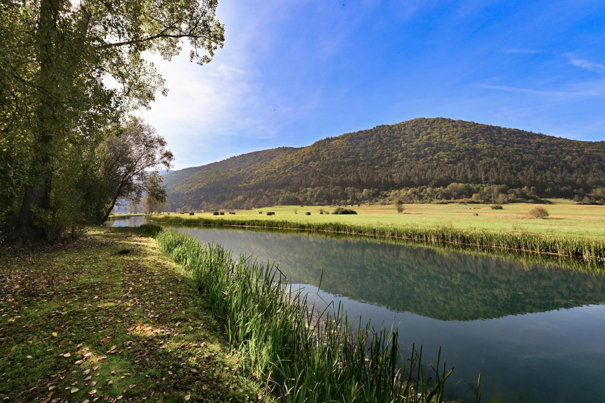 Riverside Apartments Otočac Buitenkant foto