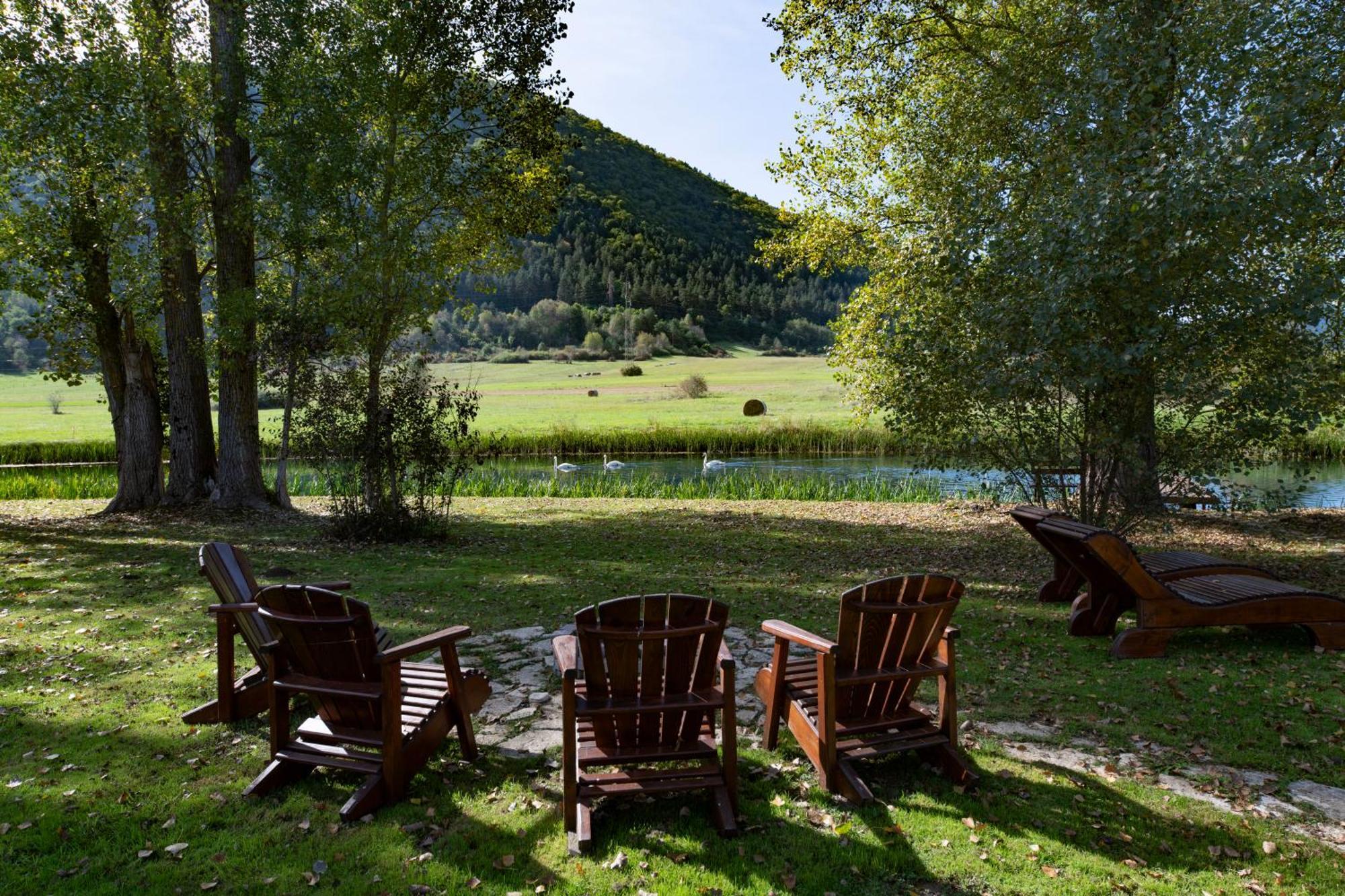 Riverside Apartments Otočac Buitenkant foto